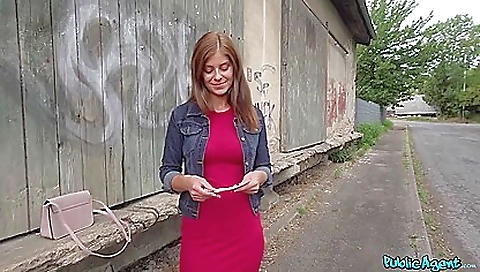 Brunette hottie with natural body makes a good porn video