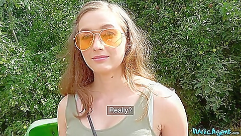 Amateur brunette gets fucked in the backyard outdoors