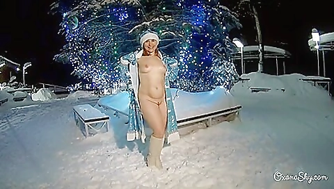 Hot brunette shows natural body in an outdoor solo