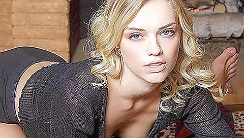 Blonde in vr is giving a blowjob and sucking doggy