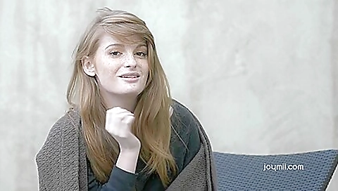 Bare head redhead is naked with the camera in her eyes