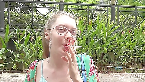 This amateur porn video shows the girl with glasses getting fucked