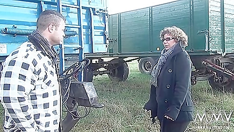 Mature black chick sucking and then getting fucked