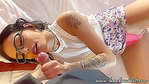 Hottie gets fucked in the mouth and then gets cumshot