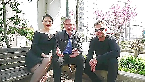 Tight suit and ready face actress sent her private file