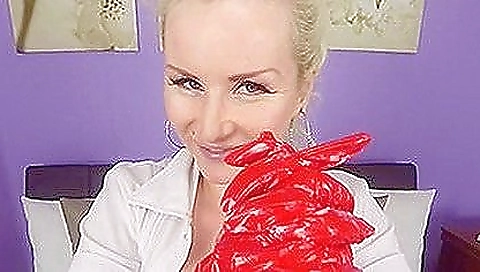 Girl is wearing latex gloves all day in a vr porn video