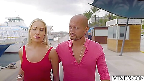 Outdoor lover takes care of her pussy with her big body