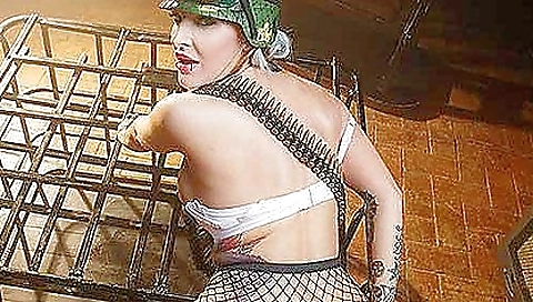 Sexy girl in VR porn is in doggy pose with her big ass