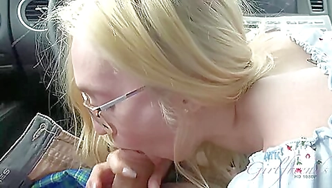 Amateur beach blowjob porn - car - handjob - small tits