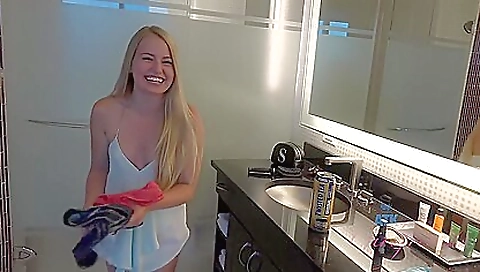 Scarlett sage gets her pussy creampied by her boyfriend